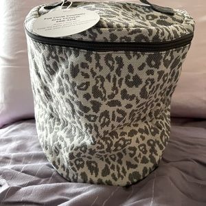 Initials Inc. Full Circle Cosmetic case. Grey and white cheetah print🐾